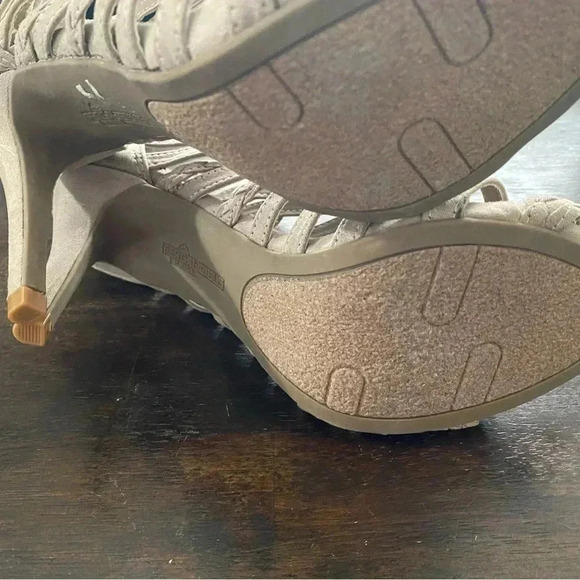 Fergalicious By Fergie Women’s 6.5 Gladiator Back Zip Tan‎ Strappy Sandal Heels - Picture 8 of 12